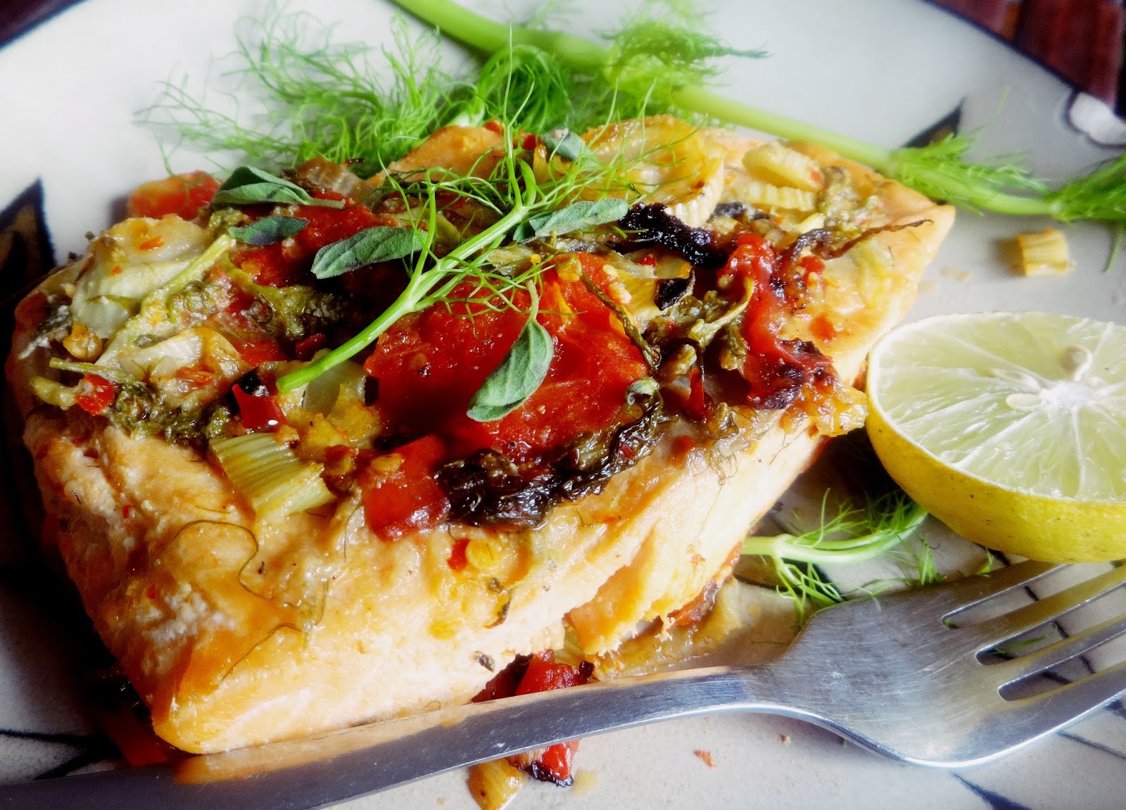 Baked salmon with roasted fennel and tomatoes