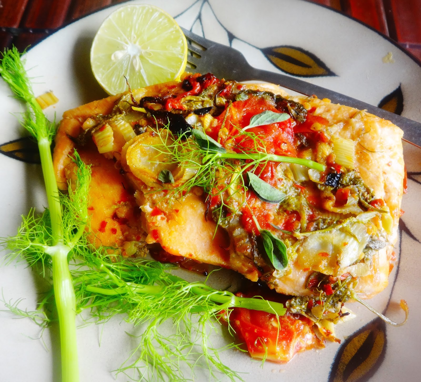 Baked salmon with roasted fennel and tomatoes