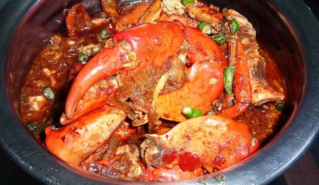 Crab curry with egg