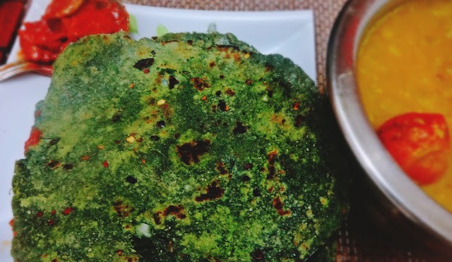 Palak paratha (Spinach flatbread)