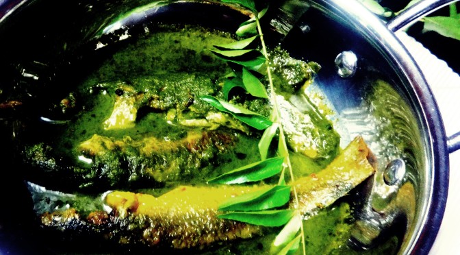 Maas di Noroxingho paat or jool(Fish in curry leaves gravy)