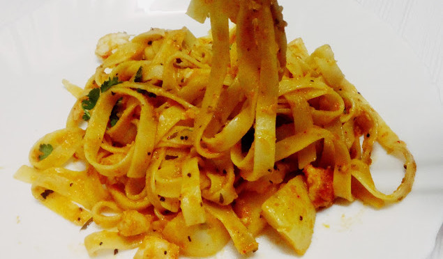 Tomato chilly tagliatelle pasta with seafood