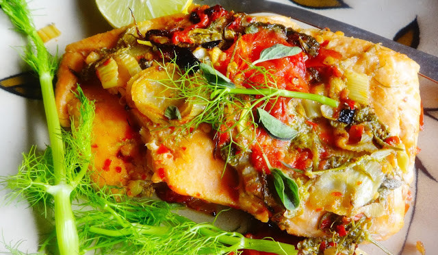 Baked salmon with roasted fennel and tomatoes