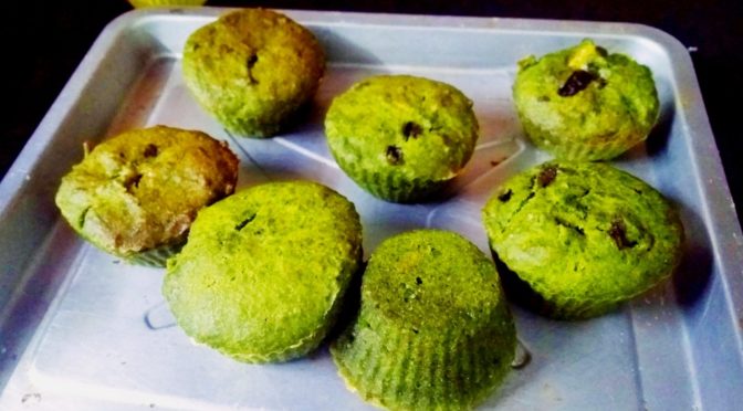 Spinach  banana  muffins with dark chocolate center
