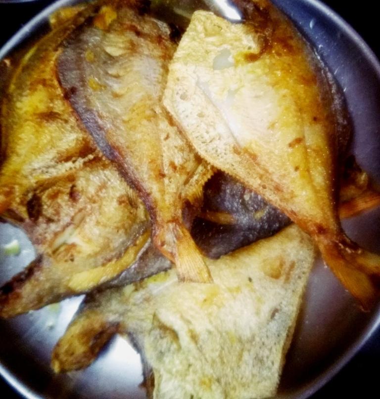 Pomfret machher jhal