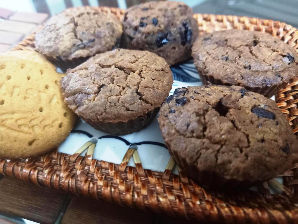 Chocolate digestive biscuits muffins