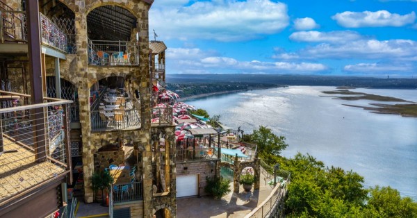 Dock-and-Dine Restaurants Every Food Traveler Should Try