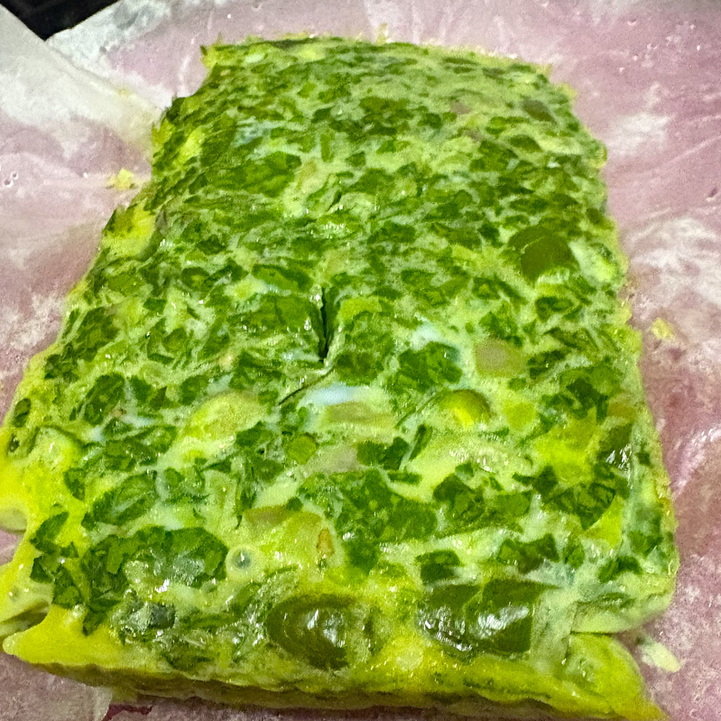 Egg and spinach steamed and demolded